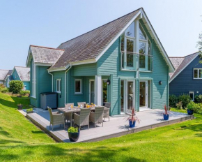 Luxurious 3 Bedroom New England Style Villa - Trewhiddle V8